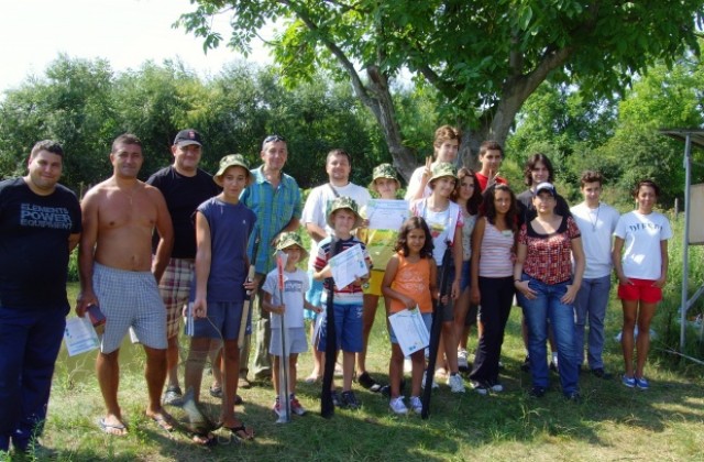 В училището за рибари хванаха 3-килограмов амур