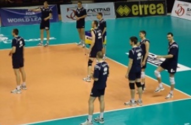 Строг контрол и 3 часа тренировка за волейболистите ни във Варна