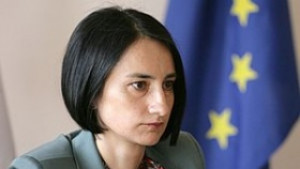 Близо 10 000 българи и румънци работят легално в Холандия