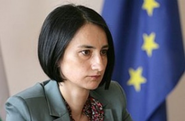 Близо 10 000 българи и румънци работят легално в Холандия