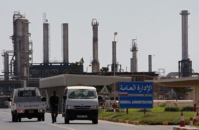 В Триполи празнуват, а пазарите?