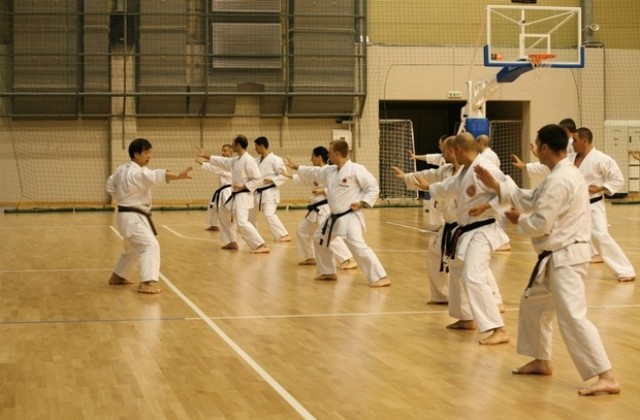 100 бойци на обучение в Приморско