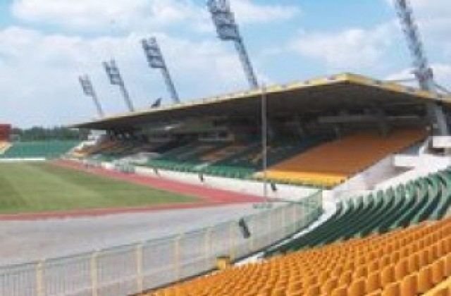 Зелени фенове шарят стадиона