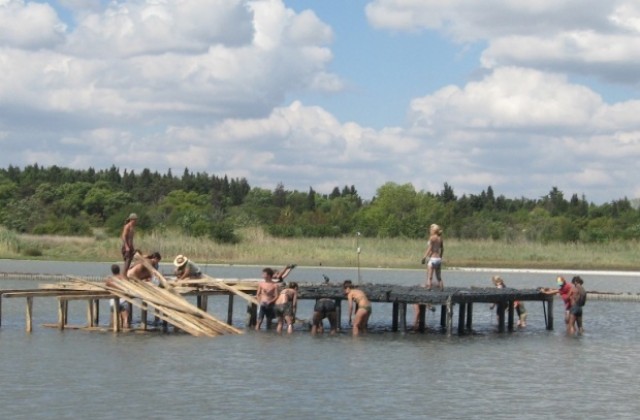На бригада в Атанасовското езеро