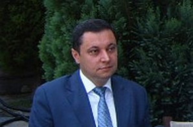 Лидерът на РЗС:  До обяд  Доган е с Христов, следобяд - с Калфин