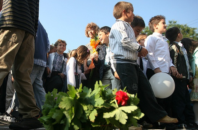 599 първолаци влизат в класните стаи наесен