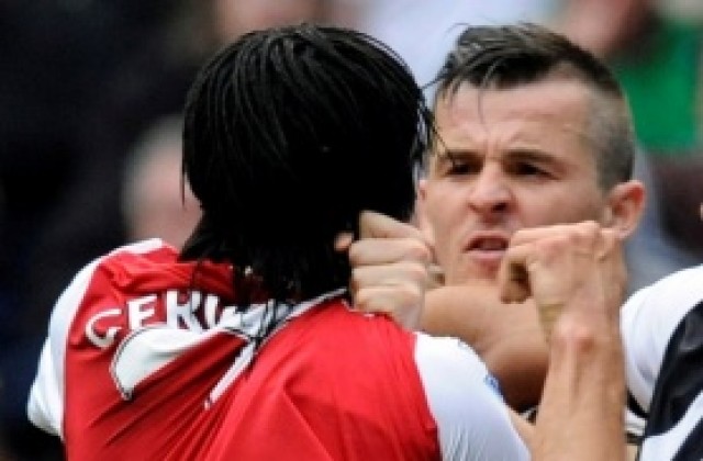 Побойникът Бартън преговаря с КПР