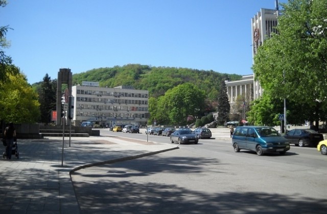 Слънчево и топло