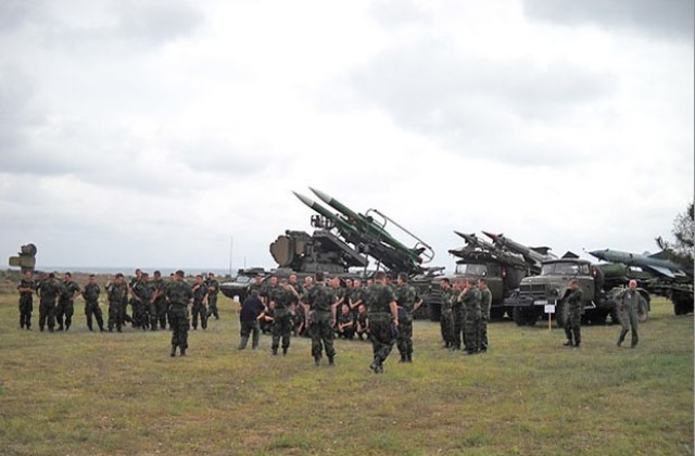 Бойко Борисов наблюдава военно учение в Шабла