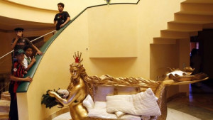 Резиденциите на хората от клана на Кадафи разкриват черти от