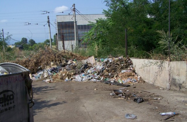Екоинспектори алармират за нередности в карловското сметище