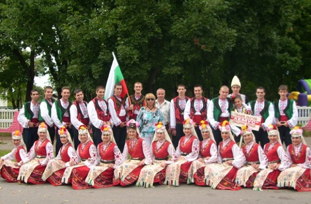 Овации за танцов състав Хемус - Враца