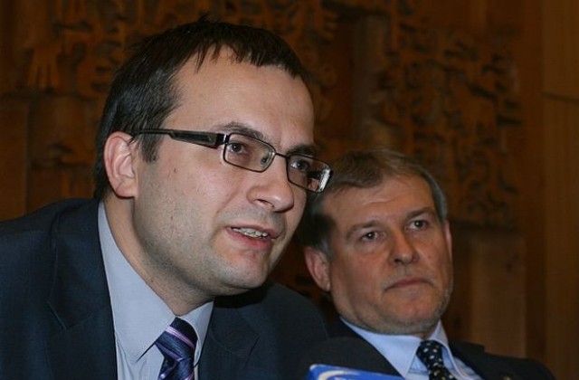 Сините регистрираха Румен Христoв за президентските избори, но без Костов