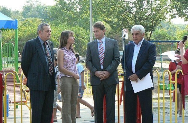 Откриха нова детска площадка в Търговище