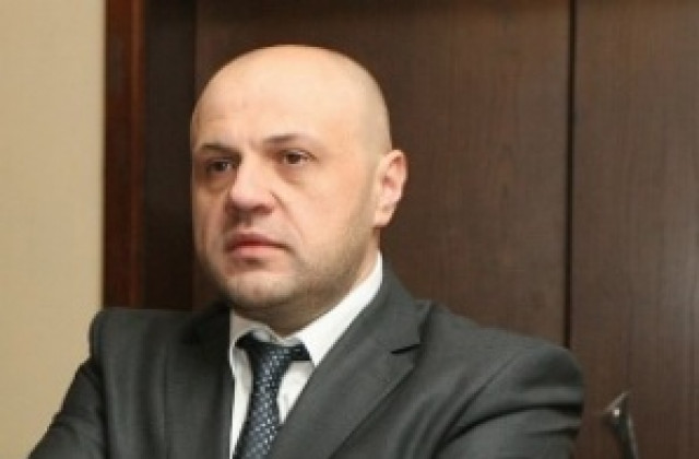 Министър Томислав Дончев идва за обучение на ромски студенти