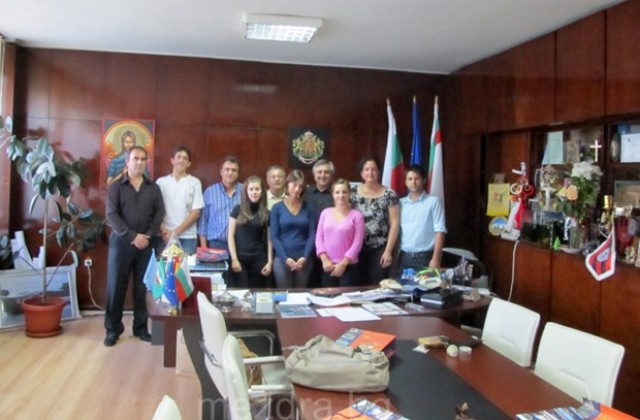 Мездра домакин на младежки проект