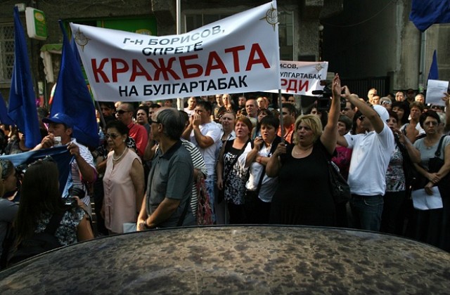 На протест от „Булгартабак” поискаха оставката на Емил Караниколов