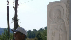 Скулптура на Св Димитър Басарбовски се издига до входа на