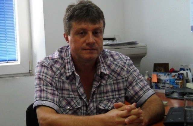 Четирикратният шампион на България по автомобилизъм на писта Атанас Божилов - водач на листа