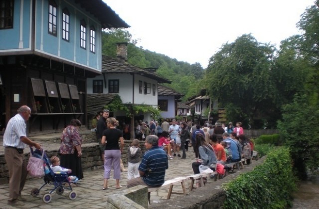 Официално откриват Международния панаир на народните занаяти