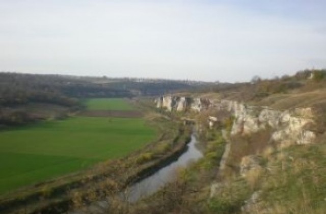 Премахнаха врата, преграждаща път в защитена зона  „Ломовете”