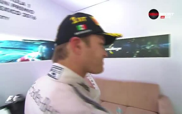 Смешен момент: Вторият Розберг сложи шапката на победителя