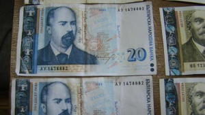 Два обира за 9000 лева