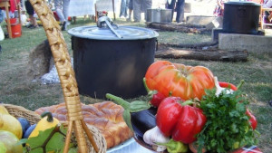 Вкусната градинарска чорба става с много зеленчуци и подправки