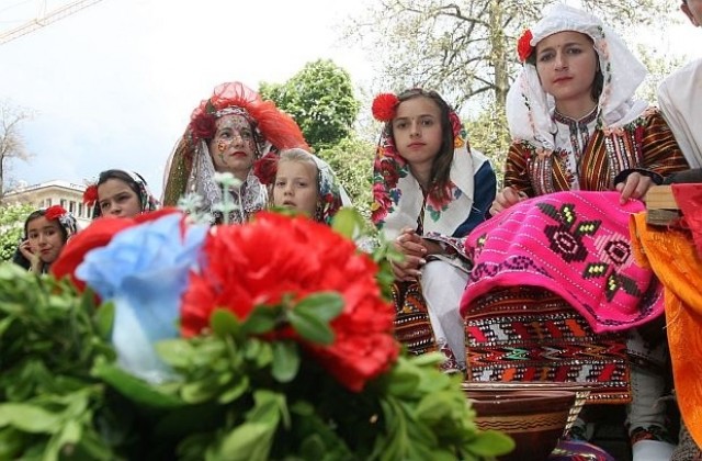 Фолклорни групи идват за Съединението