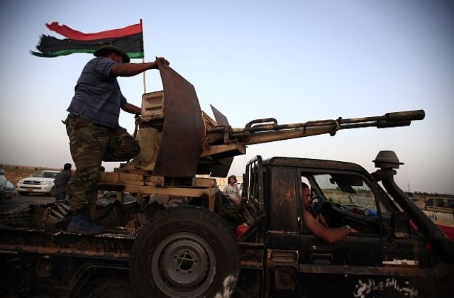 Китай е предложил да достави голямо количество оръжие на Кадафи