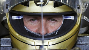 Пускат в продажба позлатената каска на Шумахер