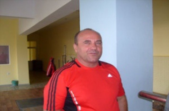 Виетнамски национали по вдигане на тежести тренират в Добрич