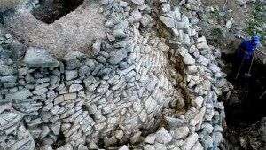 Археолози откриха отбранителна стена на около 7000 години