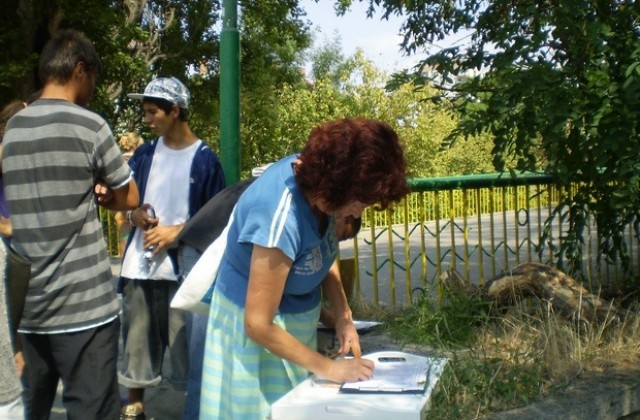 Продължават протестите срещу изсичането на парка в Ямбол