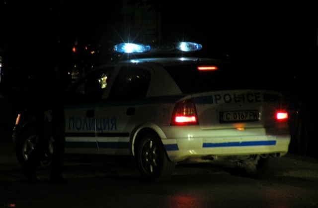 Маскиран обра денонощен магазин