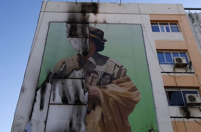 Международният наказателен съд поиска от Интерпол червена заповед за арест на Кадафи