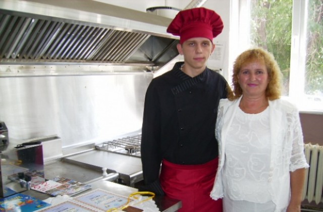 Кюстендилски ученик спечели 3 награди от състезание по готварство в Лесковац