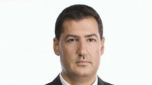 Тотев Кметът да свали агитационните билбордове
