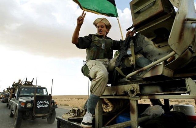 Противниците на Кадафи навлязоха в Бани Уалид, започнаха сражения и за Сирт