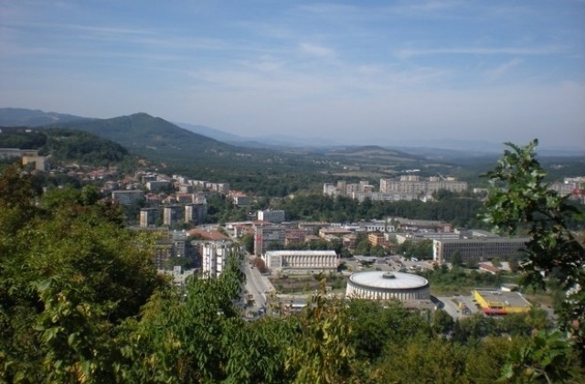 Времето остава слънчево