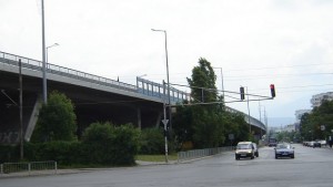 Временна забрана за движението под моста в кв Искър