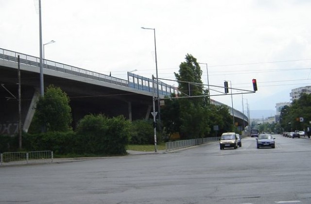 Временна забрана за движението под моста в кв. „Искър”