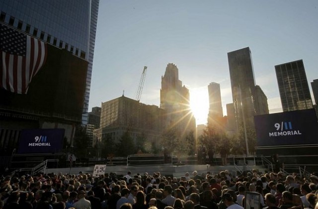 Десет години след атентатите от 11 септември САЩ си спомнят за жертвите