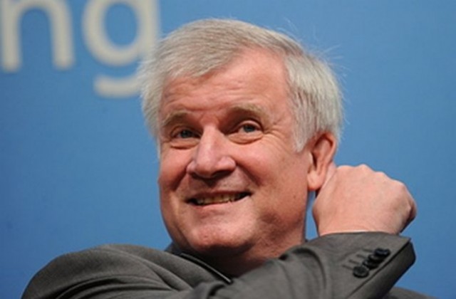 Баварският премиер се озова в реклама на изневяра
