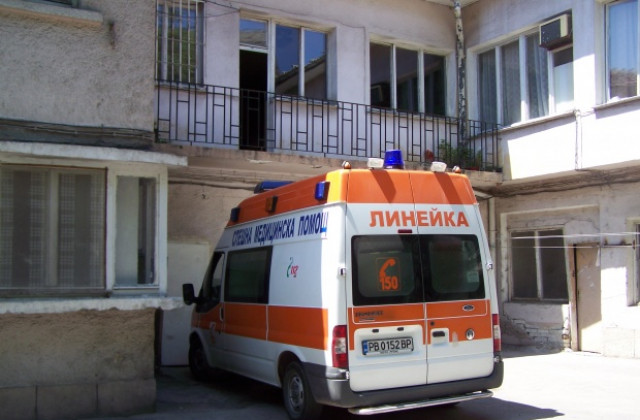 Две момчета берат душа след зверска катастрофа