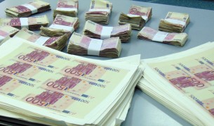 <p>При еврото няма голям риск от заразяване с коронавирус</p>