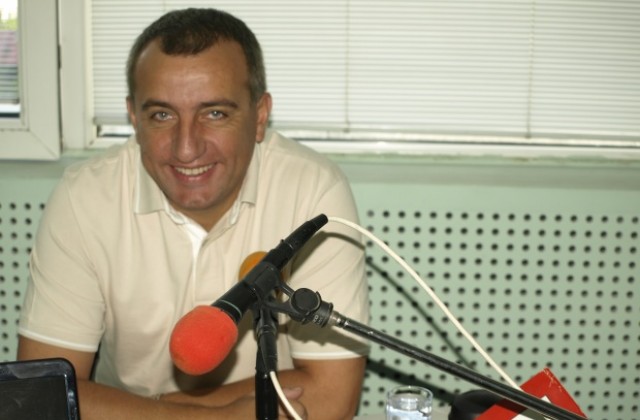 Абрашев: Печелим проекти въпреки трудностите
