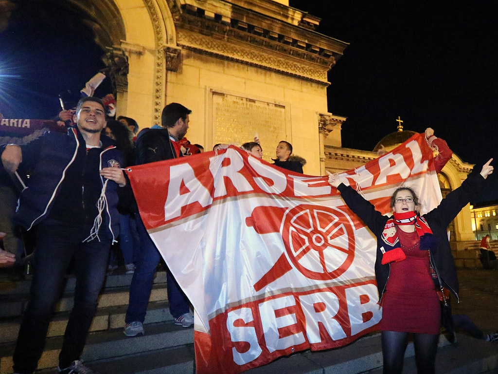 Феновете на Арсенал с шествие към стадион "Васил Левски"