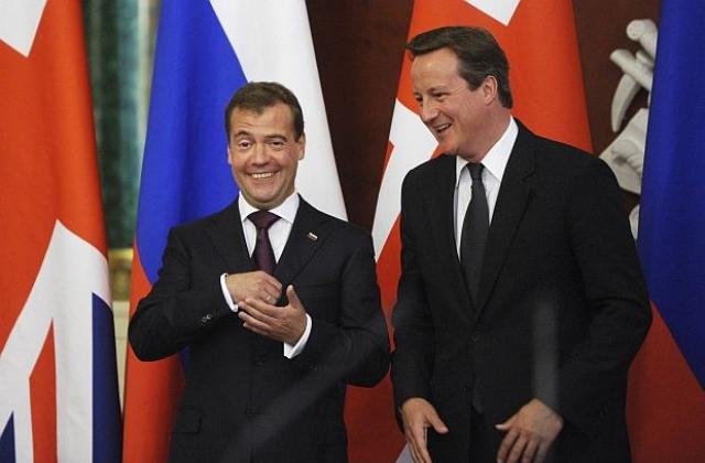 От Дейвид Камерън би излязъл добър агент на КГБ, пошегува се Медведев