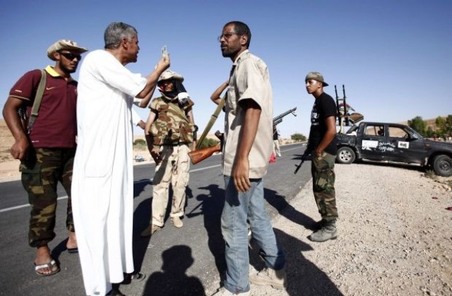 Амнести обвини режима на Кадафи и бунтовниците във военни престъпления